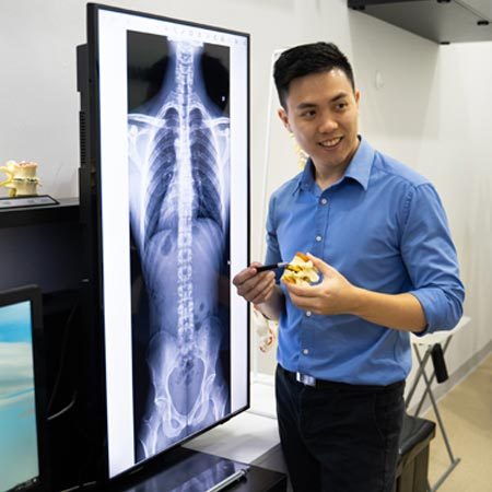 Chiropractor Singapore Shaun Ranen Ang Teaching Patients